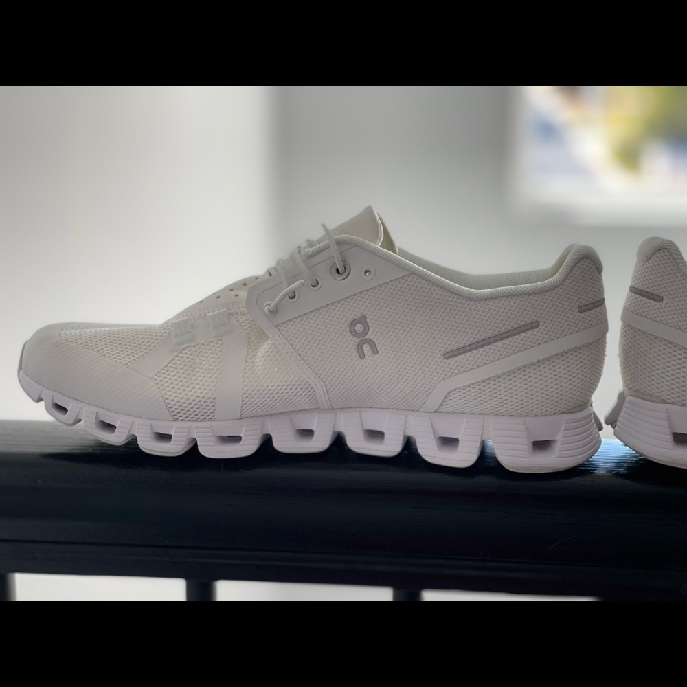 OnCloud sneakers solid white